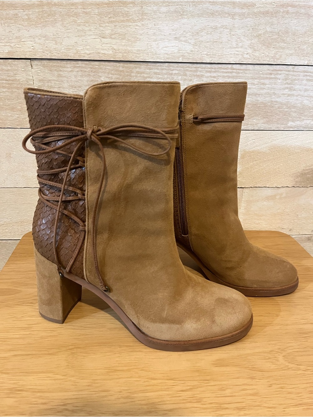 Johnston & Murphy Adley Boot-Suede/Leather